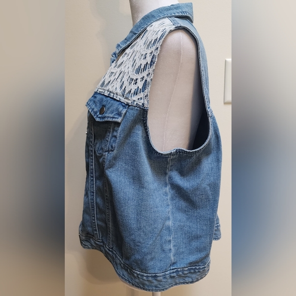 XL Denim Vest With White Crocheted Lace - Picture 5 of 9